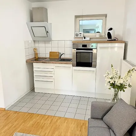 Ferienwohnung Blickfang: Modern Apartment in Erfurt's Old Town with Balcony Exterior photo